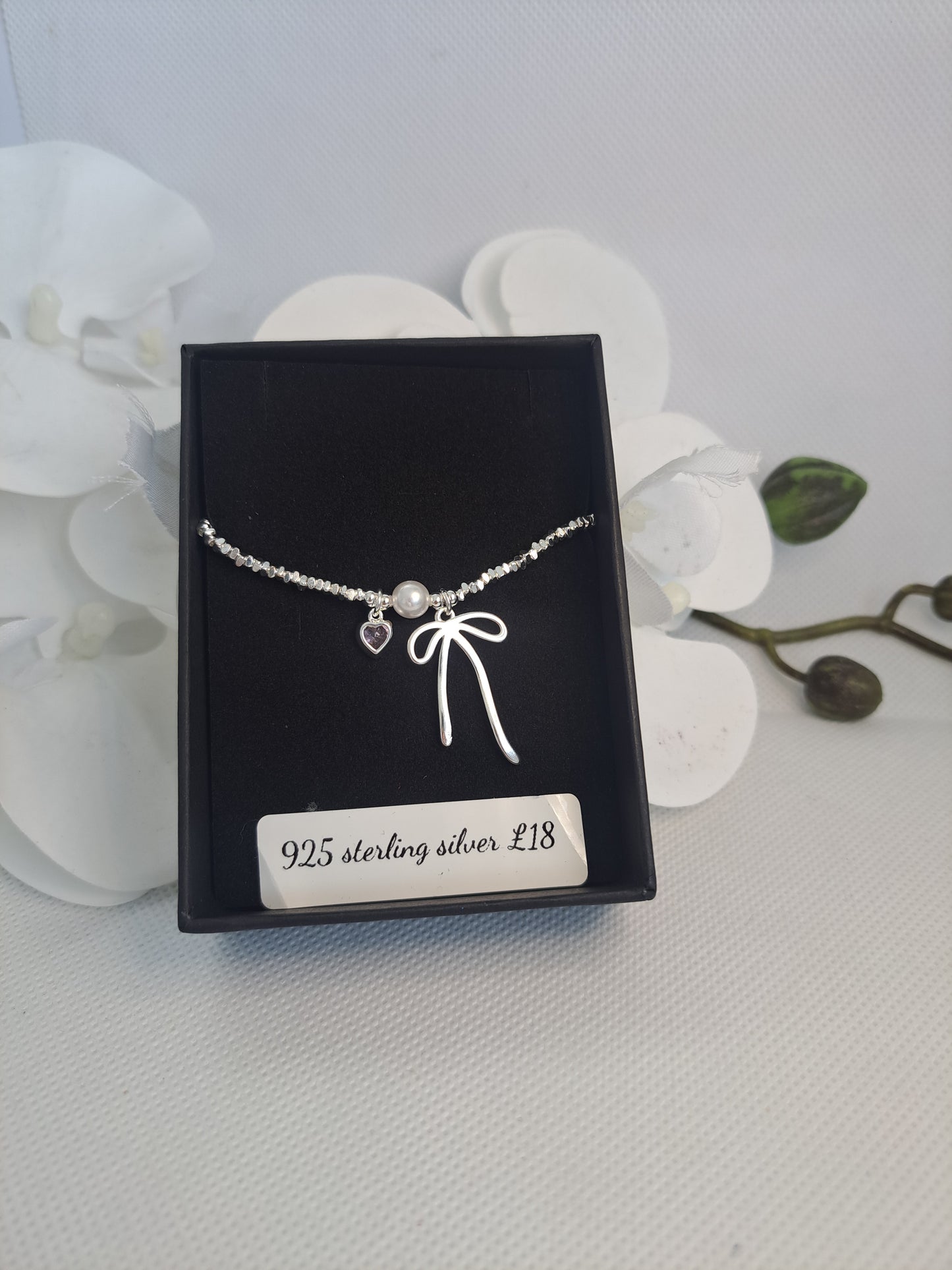 Sterling silver pretty bow design bracelet