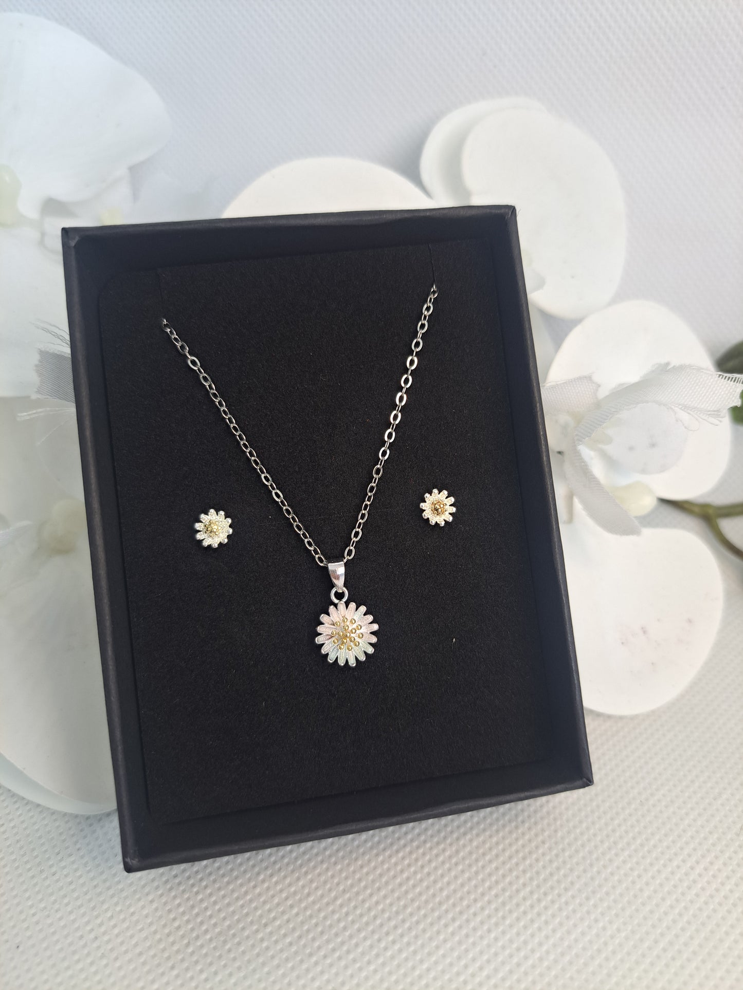 Sterling silver Daisy necklace and earring set